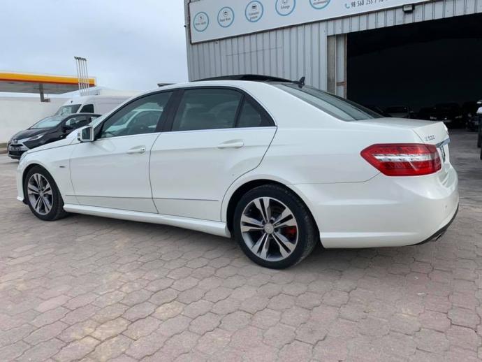 à Vendre 2011 Mercedes E200 CGI Kit Amg Toit Pano Ben
